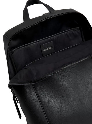 Calvin Klein zaino in ecopelle martellata con tasca laptop nero