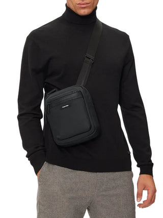 Calvin Klein borsa a tracolla in ecopelle gommata nero