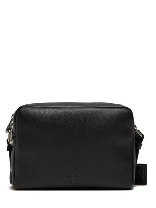 Calvin Klein borsa a tracolla in similpelle martellata Webbin nero