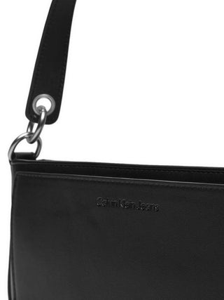 Calvin Klein borsa a spalla in ecopelle Sculpted logo nero