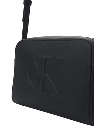 Calvin Klein borsa a tracolla in ecopelle con logo Sculpted nero