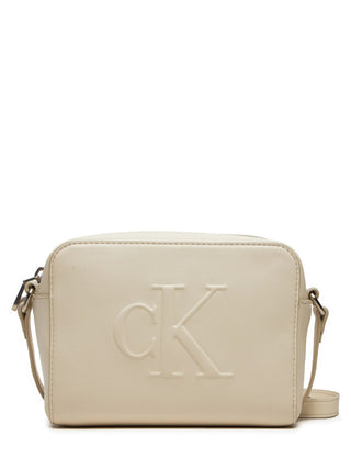 Calvin Klein borsa a tracolla in ecopelle con logo Sculpted ecrù