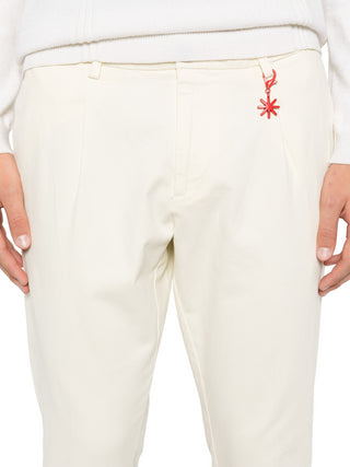 Manuel Ritz pantaloni chino in twill con pinces panna