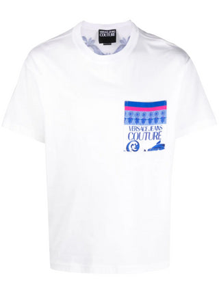 Versace Jeans Couture T-shirt manica corta con taschino e stampa barocca bianco celeste