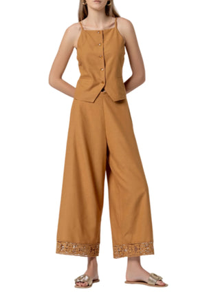 Surkana pantaloni wide leg crop con dettagli crochet color cammello