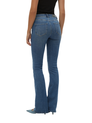 Vero Moda jeans a zampa lavaggio blu medio