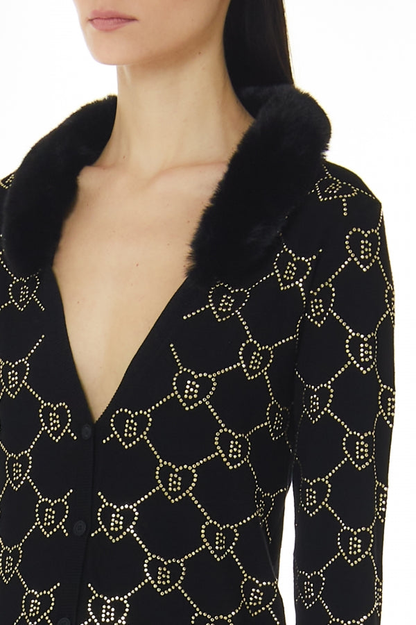 Blugirl cardigan in maglia con logo monogram strass all over e collo in eco  pelliccia nero oro