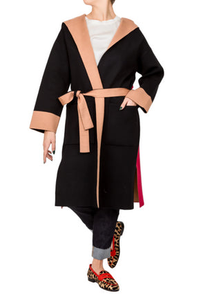 Vicolo cappotto lungo in maglia color block con cappuccio e cintura cammello rosso